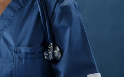 Comment se former à distance à la profession de secrétaire médicale ?